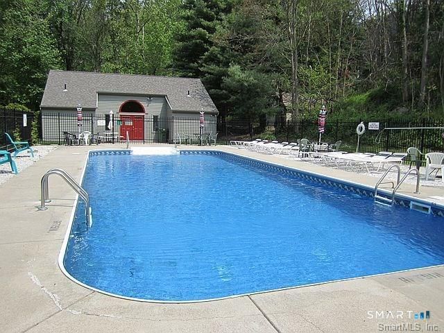 48 Ledgewood Drive 48, Brookfield, CT 06804