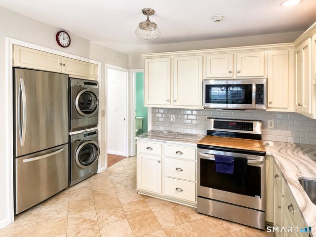 48 Ledgewood Drive 48, Brookfield, CT 06804