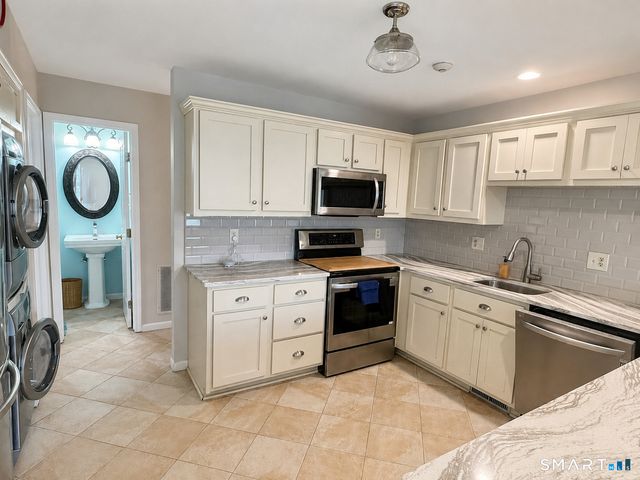 48 Ledgewood Drive 48, Brookfield, CT 06804