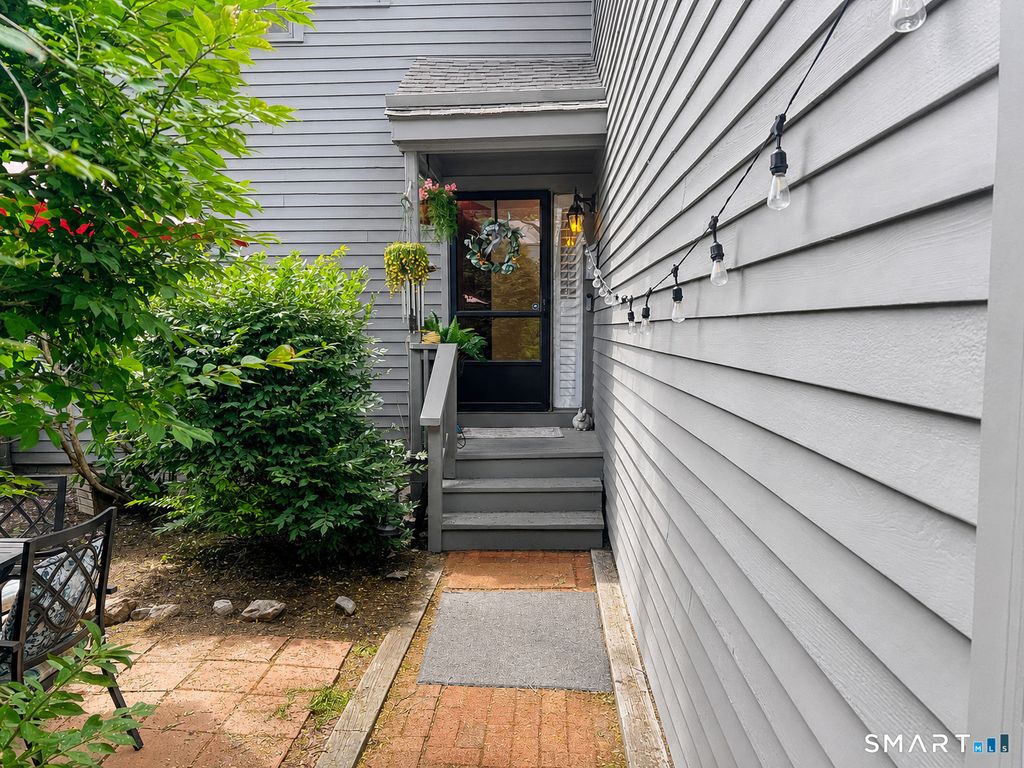 48 Ledgewood Drive 48, Brookfield, CT 06804