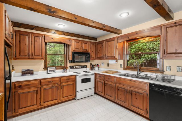 614 Charmont Drive, Tiger, GA 30576