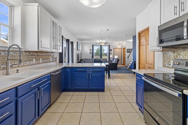 1032 Stonehaven Drive, Sun Prairie, WI 53590