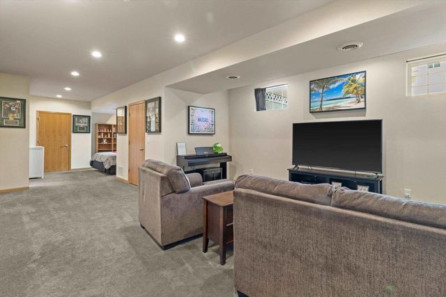 1032 Stonehaven Drive, Sun Prairie, WI 53590