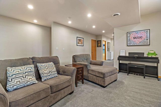 1032 Stonehaven Drive, Sun Prairie, WI 53590