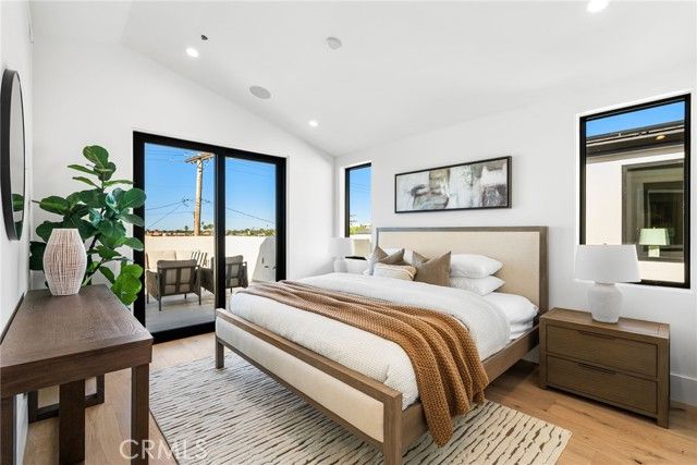 303 Fernleaf, Corona Del Mar (newport Beach), CA 92625