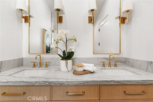 303 Fernleaf, Corona Del Mar (newport Beach), CA 92625