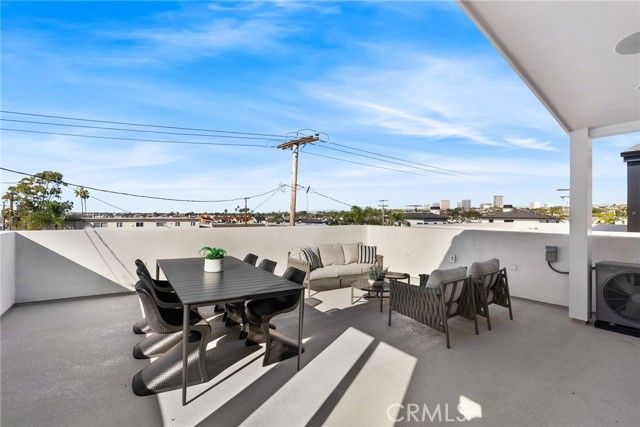 303 Fernleaf, Corona Del Mar (newport Beach), CA 92625