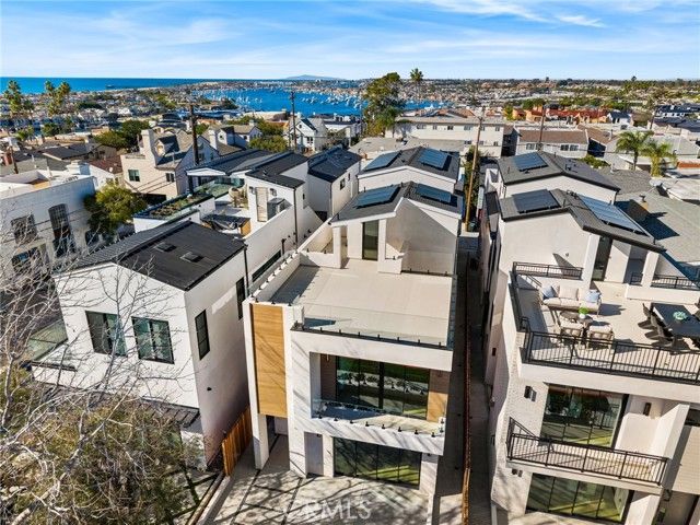303 Fernleaf, Corona Del Mar (newport Beach), CA 92625