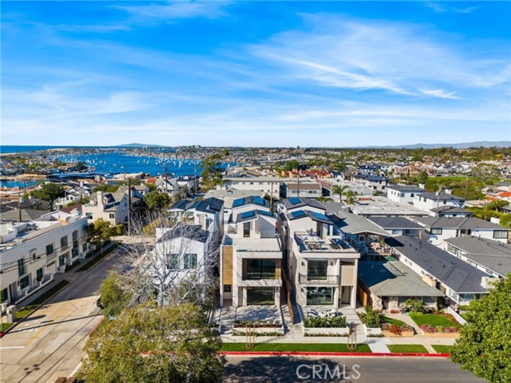 303 Fernleaf, Corona Del Mar (newport Beach), CA 92625