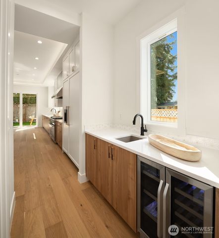 910 167th Avenue NE, Bellevue, WA 98008