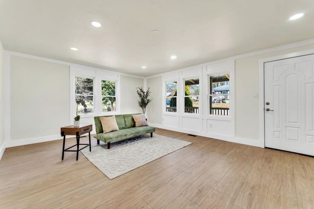 805 W Fairview Avenue, Gaffney, SC 29341