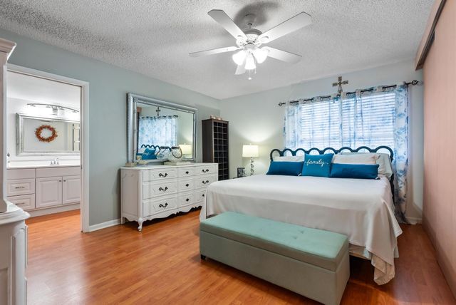 6698 10th Avenue N 408, Greenacres, FL 33467