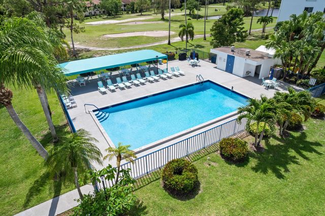 6698 10th Avenue N 408, Greenacres, FL 33467