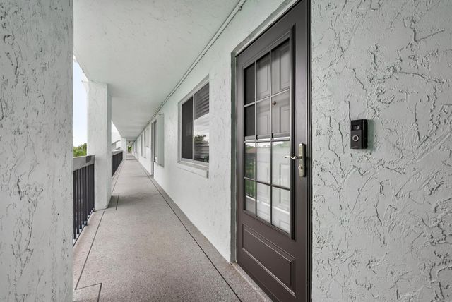 6698 10th Avenue N 408, Greenacres, FL 33467