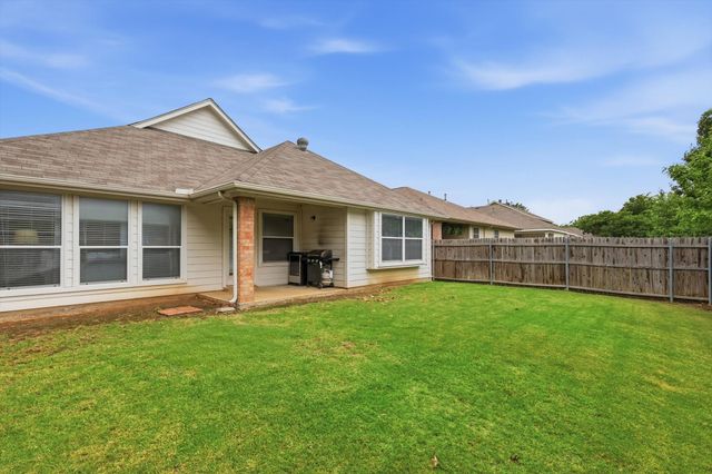 2829 Red Wolf Drive, Fort Worth, TX 76244