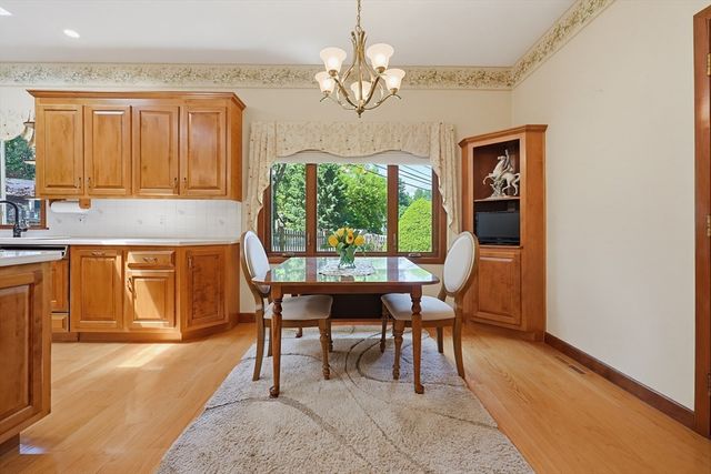 665 South St, Walpole, MA 02081