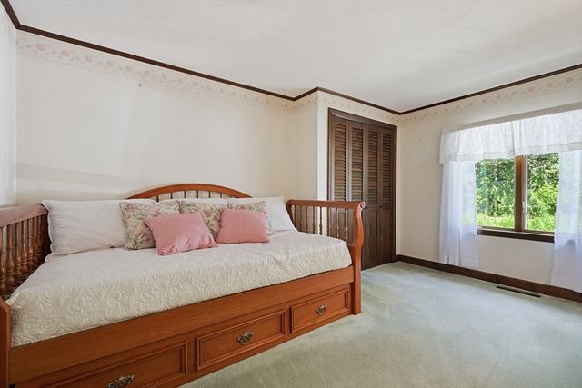 665 South St, Walpole, MA 02081