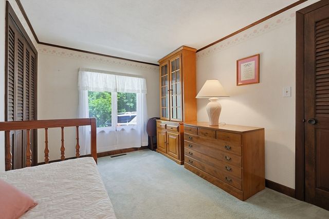 665 South St, Walpole, MA 02081