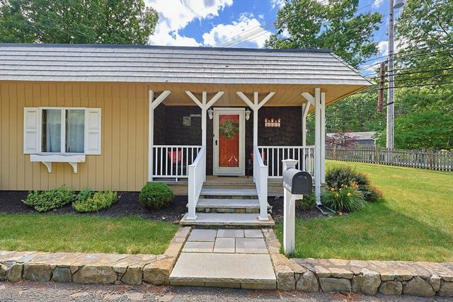 665 South St, Walpole, MA 02081