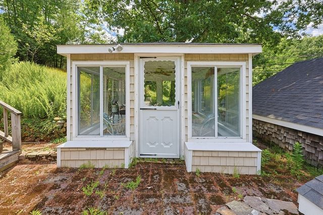 665 South St, Walpole, MA 02081