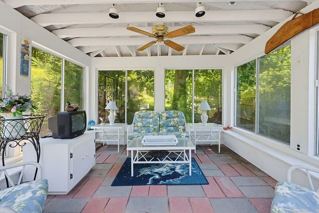 665 South St, Walpole, MA 02081