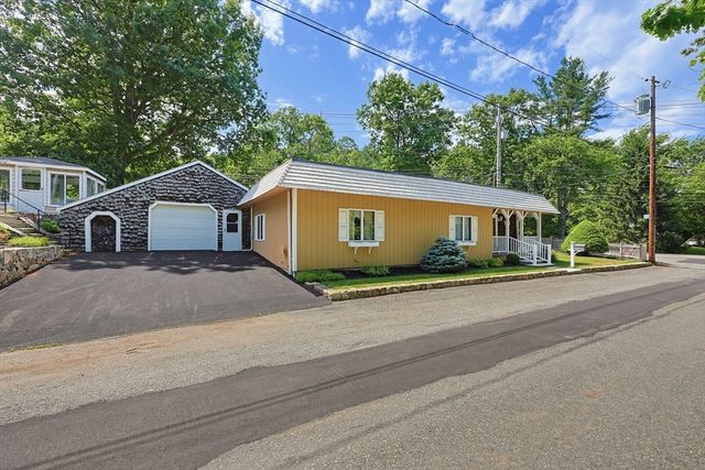665 South St, Walpole, MA 02081