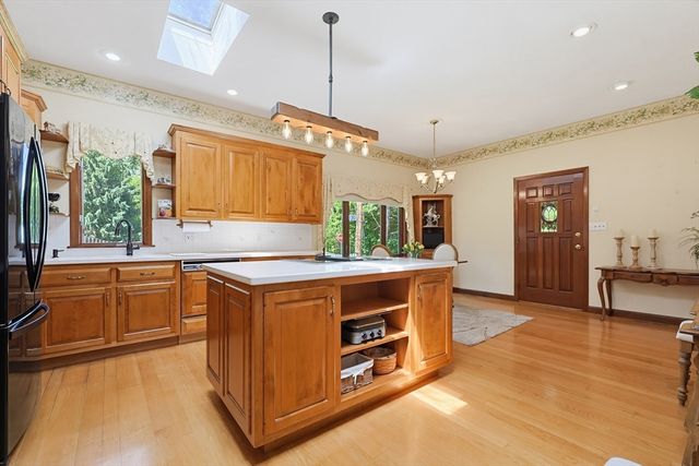 665 South St, Walpole, MA 02081