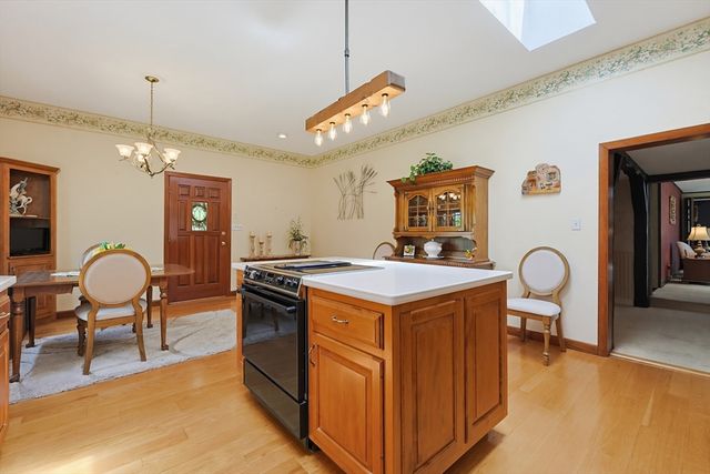 665 South St, Walpole, MA 02081