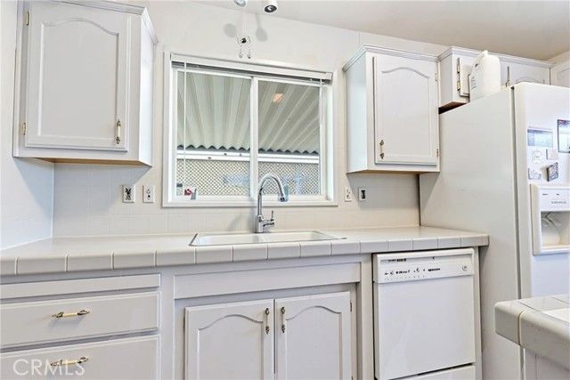 930 S. Santa Victoria, Hemet, CA 92543