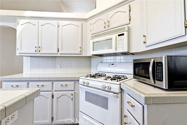 930 S. Santa Victoria, Hemet, CA 92543