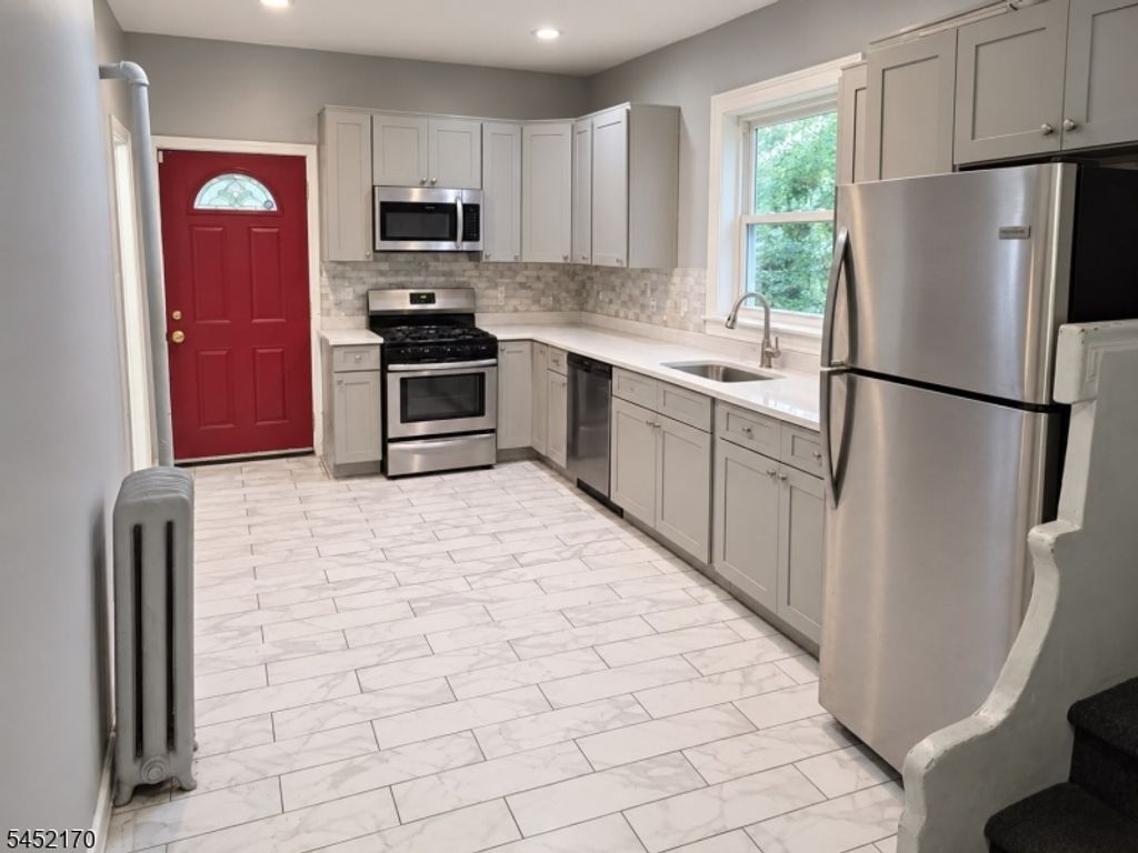 4 Hawthorne Pl, East Orange City, NJ 07018 — photo 5