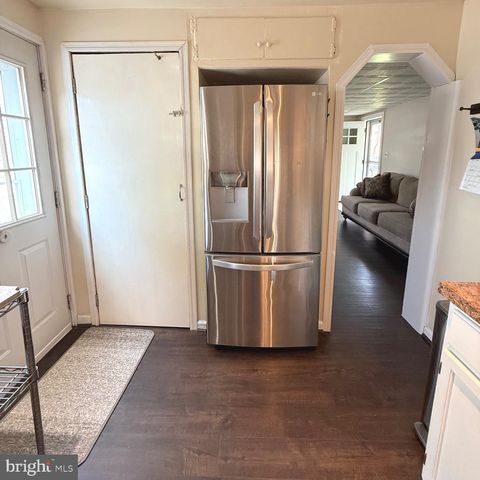 30 BUNTING LN, Aston, PA 19014