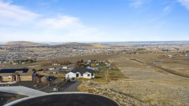 32705 S Cantera St, Kennewick, WA 99338