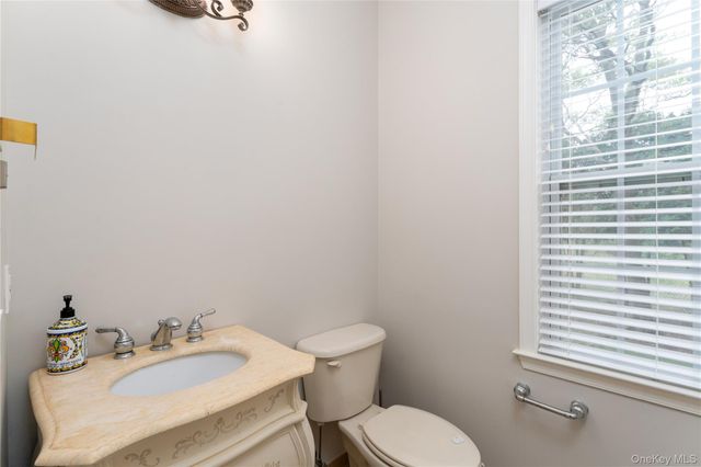 48 Avolet Court, Mount Sinai, NY 11766