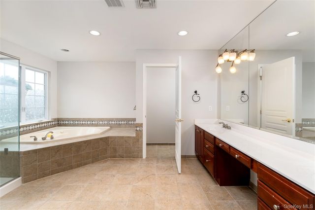 48 Avolet Court, Mount Sinai, NY 11766