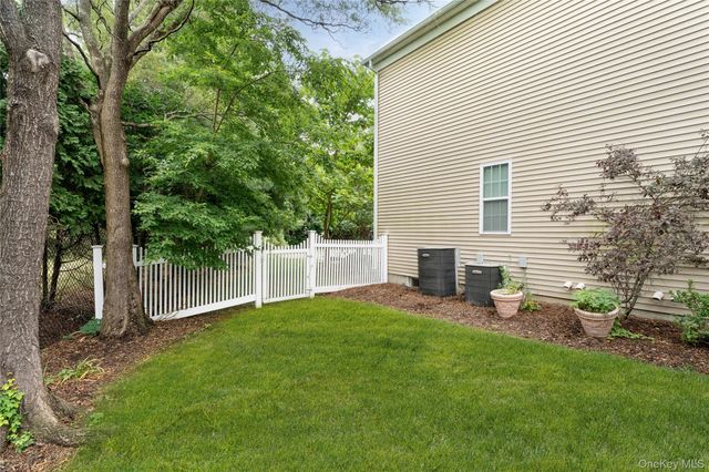 48 Avolet Court, Mount Sinai, NY 11766