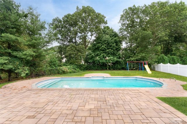 48 Avolet Court, Mount Sinai, NY 11766