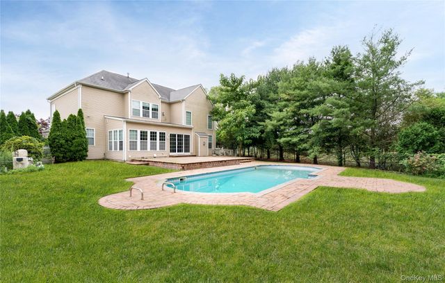 48 Avolet Court, Mount Sinai, NY 11766