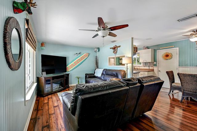 135 E Hickory DR, Granite Shoals, TX 78654