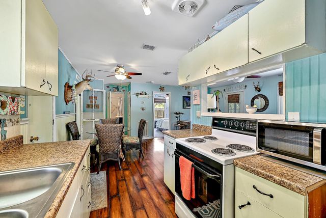 135 E Hickory DR, Granite Shoals, TX 78654