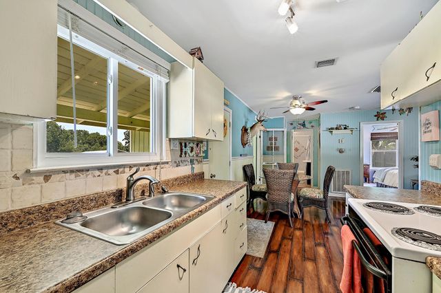 135 E Hickory DR, Granite Shoals, TX 78654