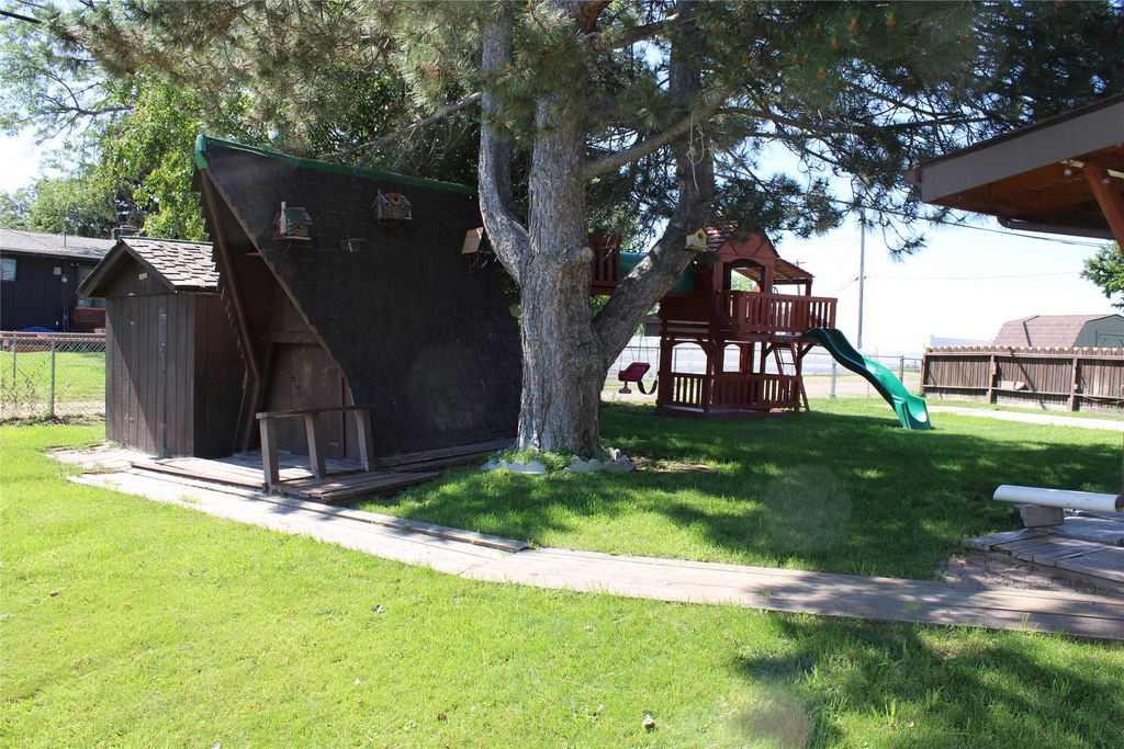 Image 14 of property listing at 731 46th Street S, Great Falls, MT 59405