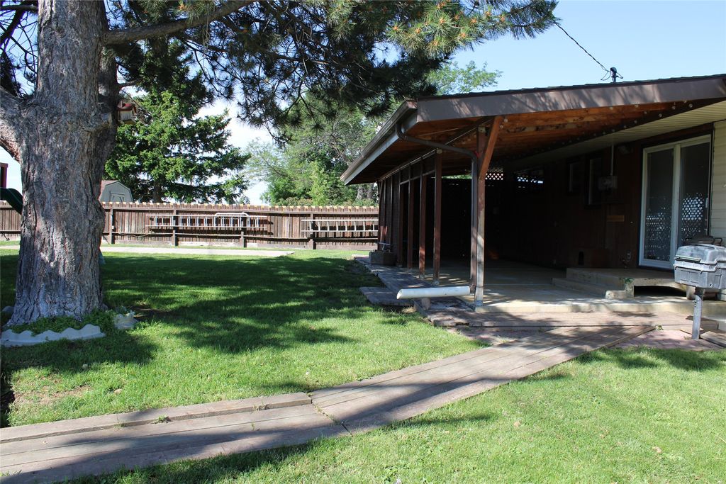 Image 15 of property listing at 731 46th Street S, Great Falls, MT 59405