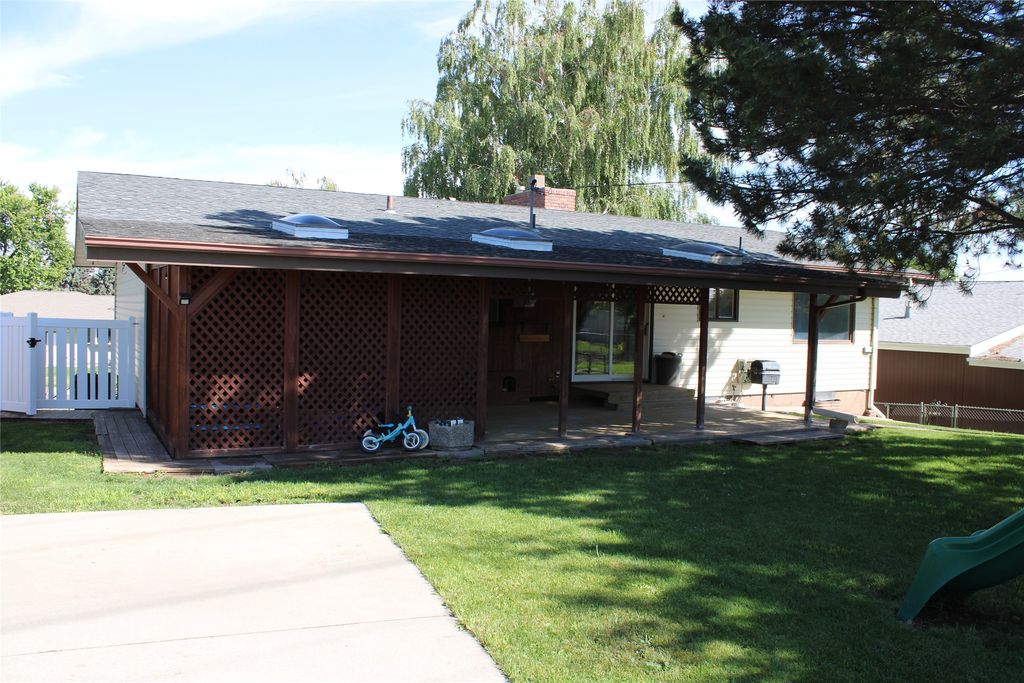 Image 9 of property listing at 731 46th Street S, Great Falls, MT 59405