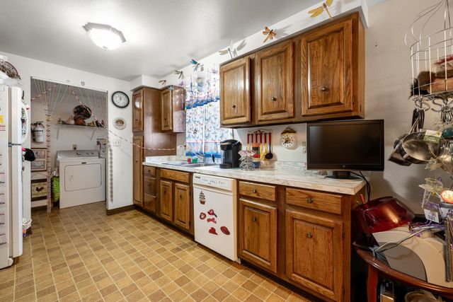 520 7th Ave NE, Minot, ND 58703