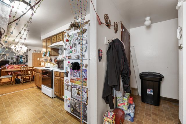 520 7th Ave NE, Minot, ND 58703