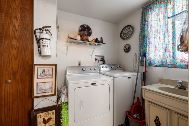 520 7th Ave NE, Minot, ND 58703