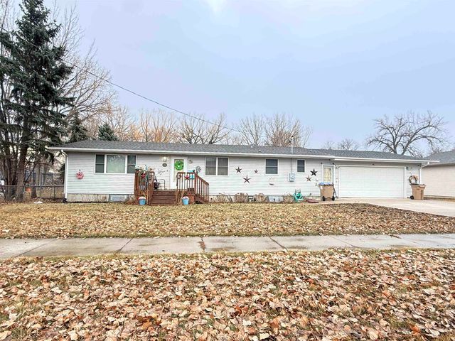 520 7th Ave NE, Minot, ND 58703