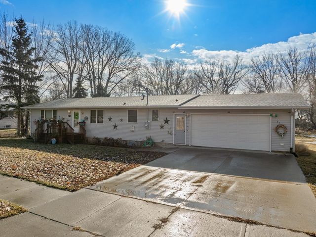 520 7th Ave NE, Minot, ND 58703