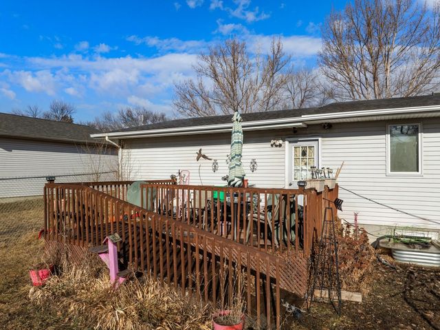 520 7th Ave NE, Minot, ND 58703